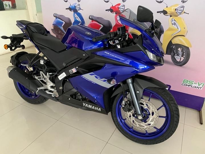Giá Xe R15 v3 2021 Mới Nhất Tháng 102021  Yamaha R15 v3 2021 Racing Blue  Matte Black  Quang Ya  YouTube
